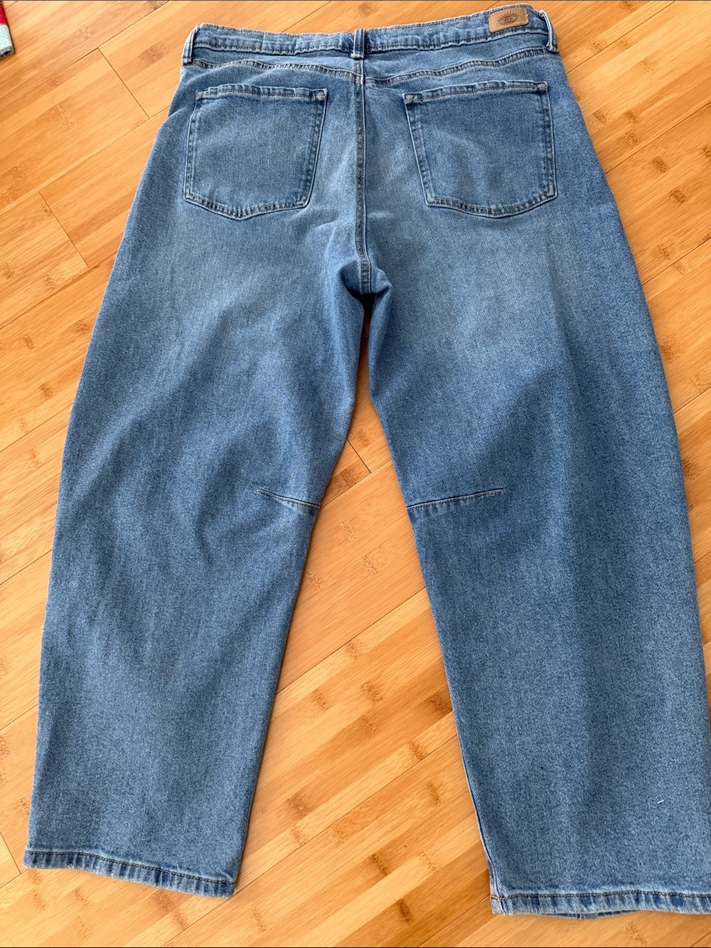 Sofia Jeans Light Wash Barrel Jeans - Picture 2 of 5